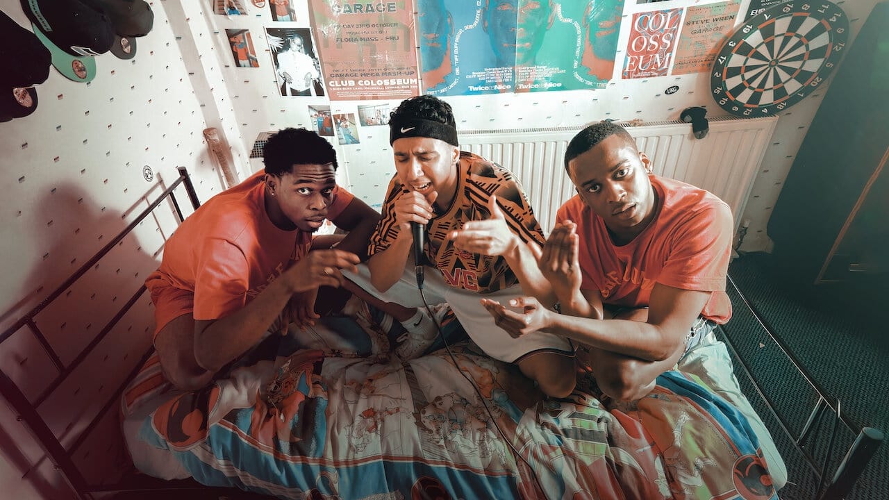 Pirates Brings a Fun and Heartfelt Story from London at the Edge of a New Millennium